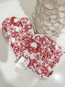 Classic Nutcracker Oven Mitt Set